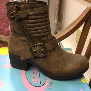 Brand new with box dark brown booties size 7